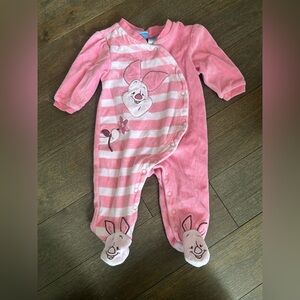 ❤️4 for $25❤️ Piglet Disney sleeper size‎ 3 months